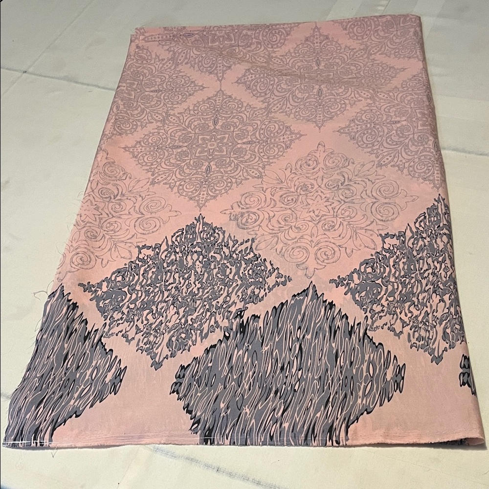 Peach Fabric With A Distinct Design in Black And Grey.
Length 4 Yards Width 60”
